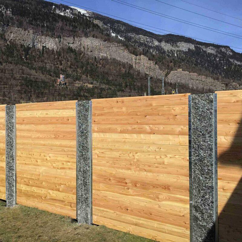 31480_Sichtschutz-Laerche-mit-Granitstehlen_Sichtschutz_Holz-1