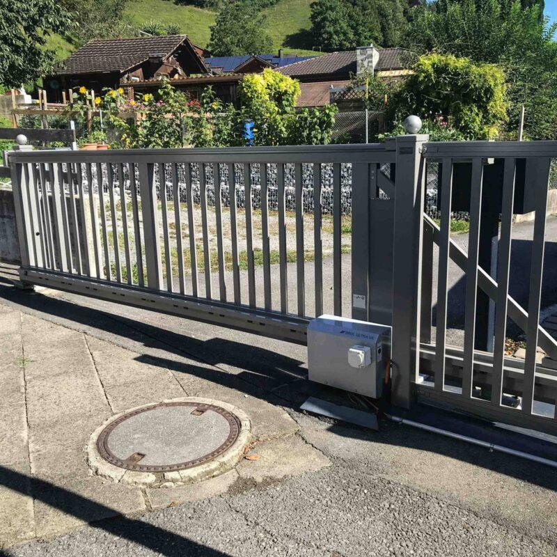 32540_Brix_Staketenschiebetor-Automatisch_Arwaleingang_Tore_Aluminium-4