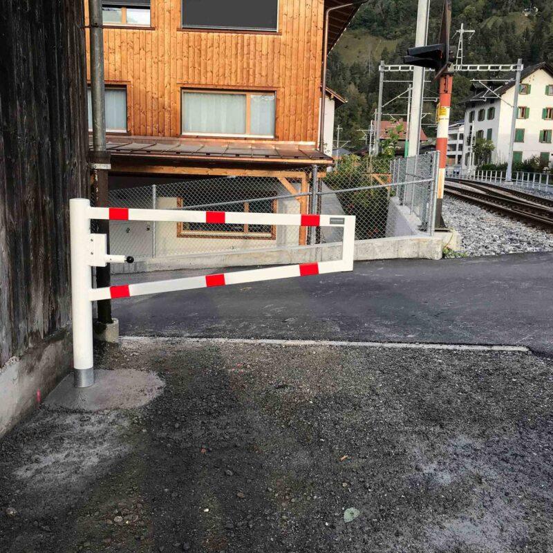 34706_Drehbare-Wegsperre_Absprerrung_Metall-1