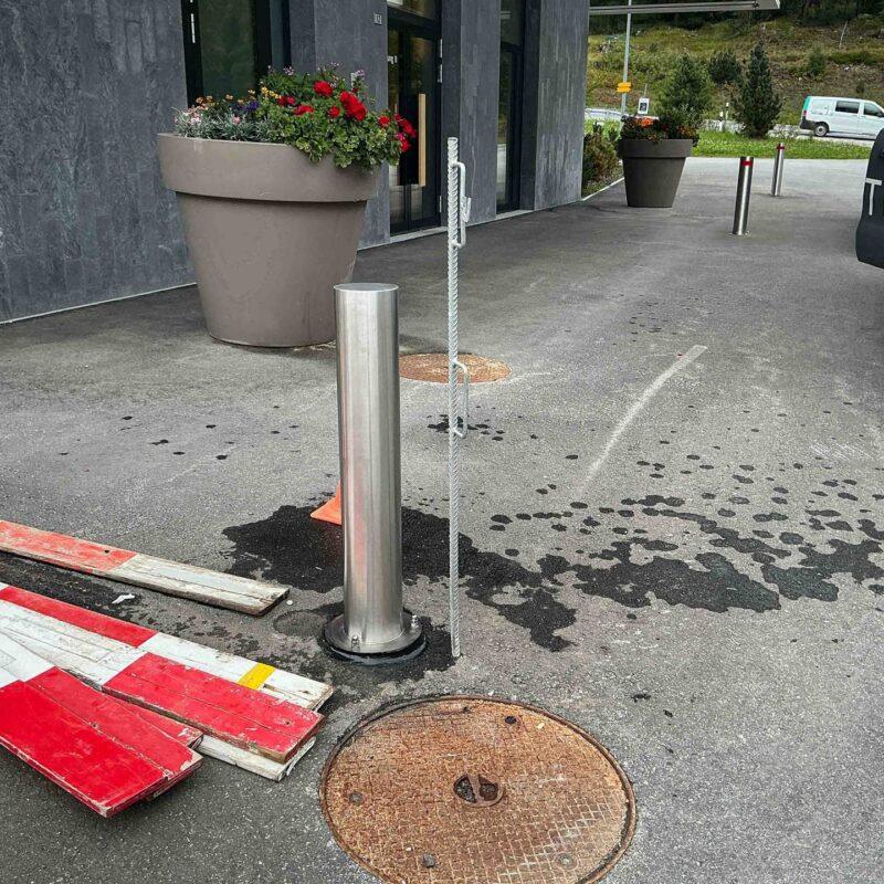 38911_Absperrpoller_Fahrzeugrueckhaltesystem_Sicherheitssysteme_Metall