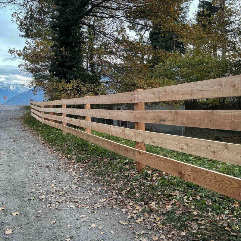 39098_Laerchenzaun-gerade-Laerchenvierkantpfosten_Zaeune_Holz-8