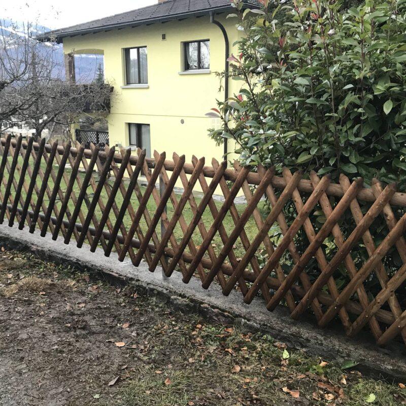501752_Kreuzzaun-Fichte-braun-T-Stahlpfosten_Zaeune_Holz-10